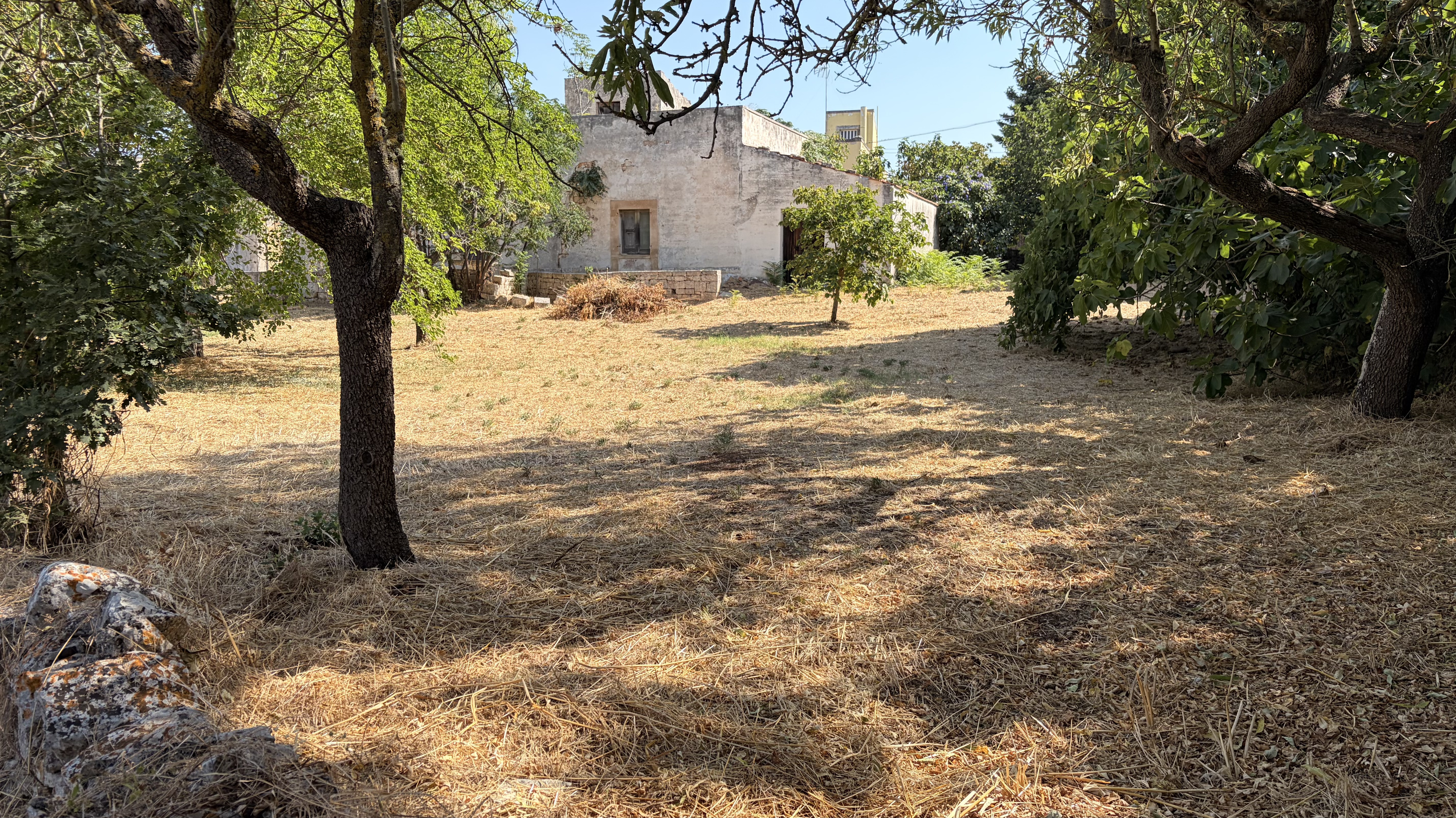 Prossimit&agrave; del paese Fabbricato in Pietra con Terreno